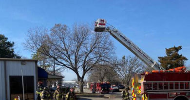 Jenks firefighters respond to building on fire / <strong>Los bomberos de Jenks responden al edificio en llamas</strong>