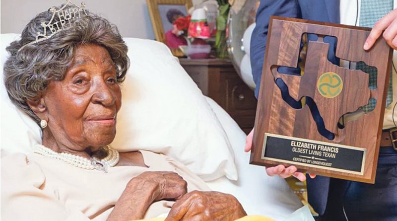 Elizabeth Francis, de 114 años, es la mujer viva de más edad / Elizabeth Francis, age 114, is oldest living American